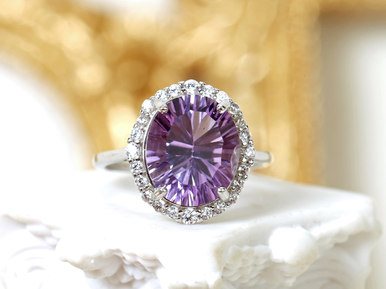 Vintage - Style Amethyst Halo Ring: A Timeless Symbol of Elegance and Spirituality