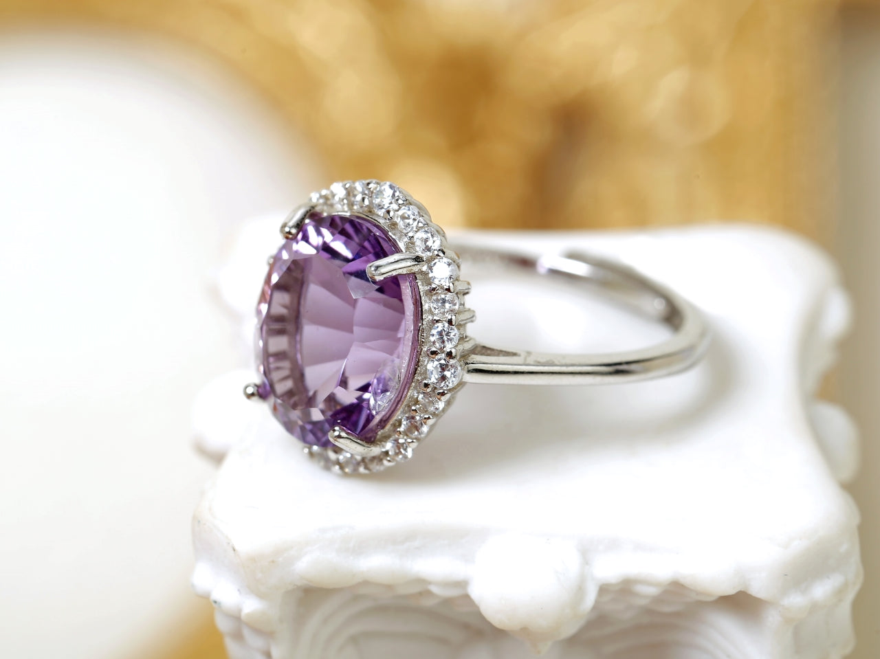 Vintage - Style Amethyst Halo Ring: A Timeless Symbol of Elegance and Spirituality