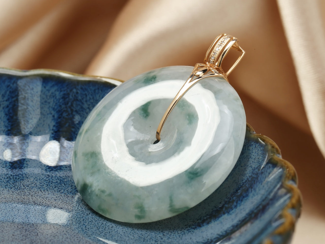 18K jadeite pendant