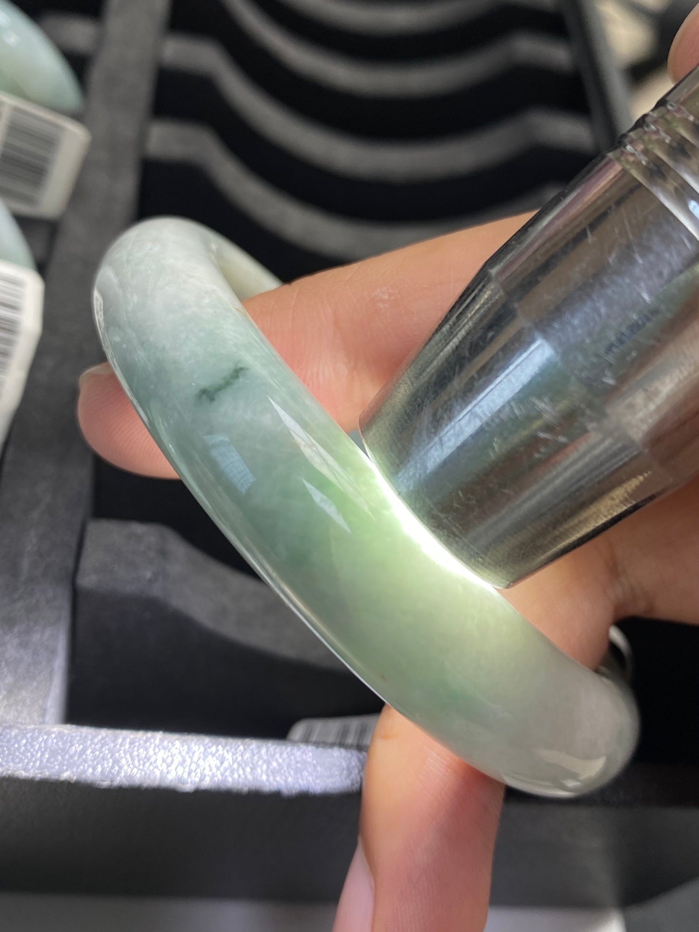 Drifting Green Pattern Round Bangle (Finished, Crack Special Offer)