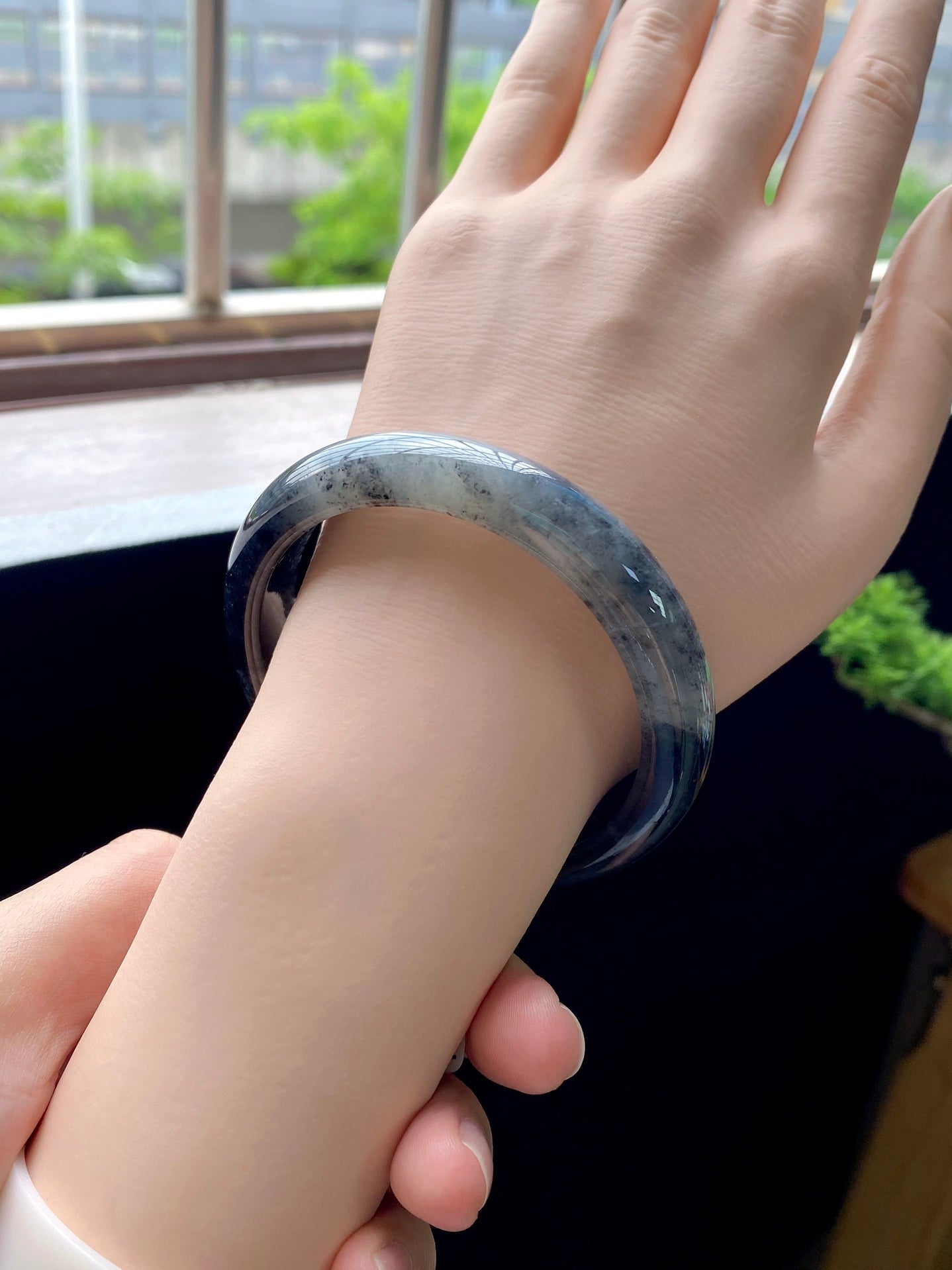 Black Half Mountain Half Water Round Bangle (Finished, Crack Special Offer) | Item No. HYY-4821 | Size O8.2-12-8.3-