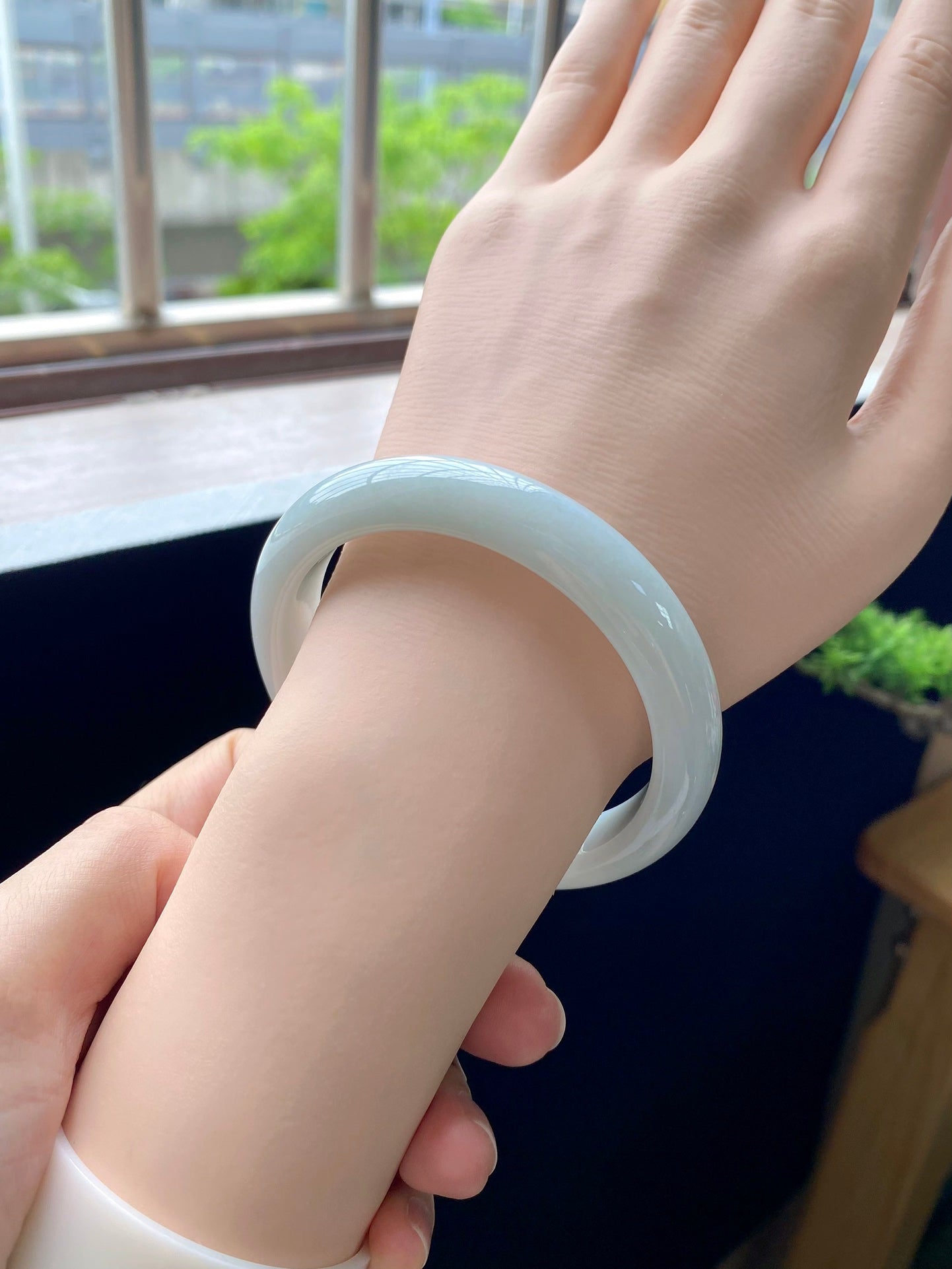 White Moonlight Round Bangle (Finished, Crack Special Offer) | Item No. 1HYY-12460 | Size O57-116-8.3