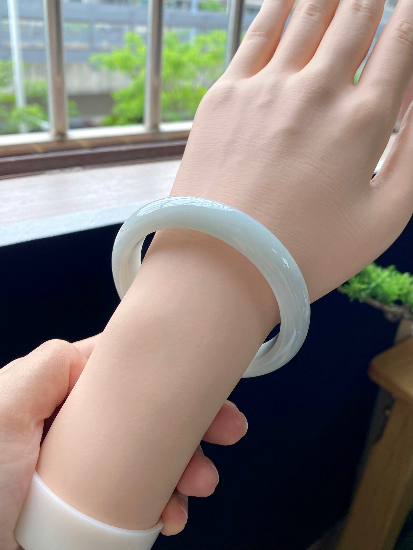 White Moonlight Round Bangle (Finished, Crack Special Offer) | Item No. 1HYY-12460 | Size O57-116-8.3