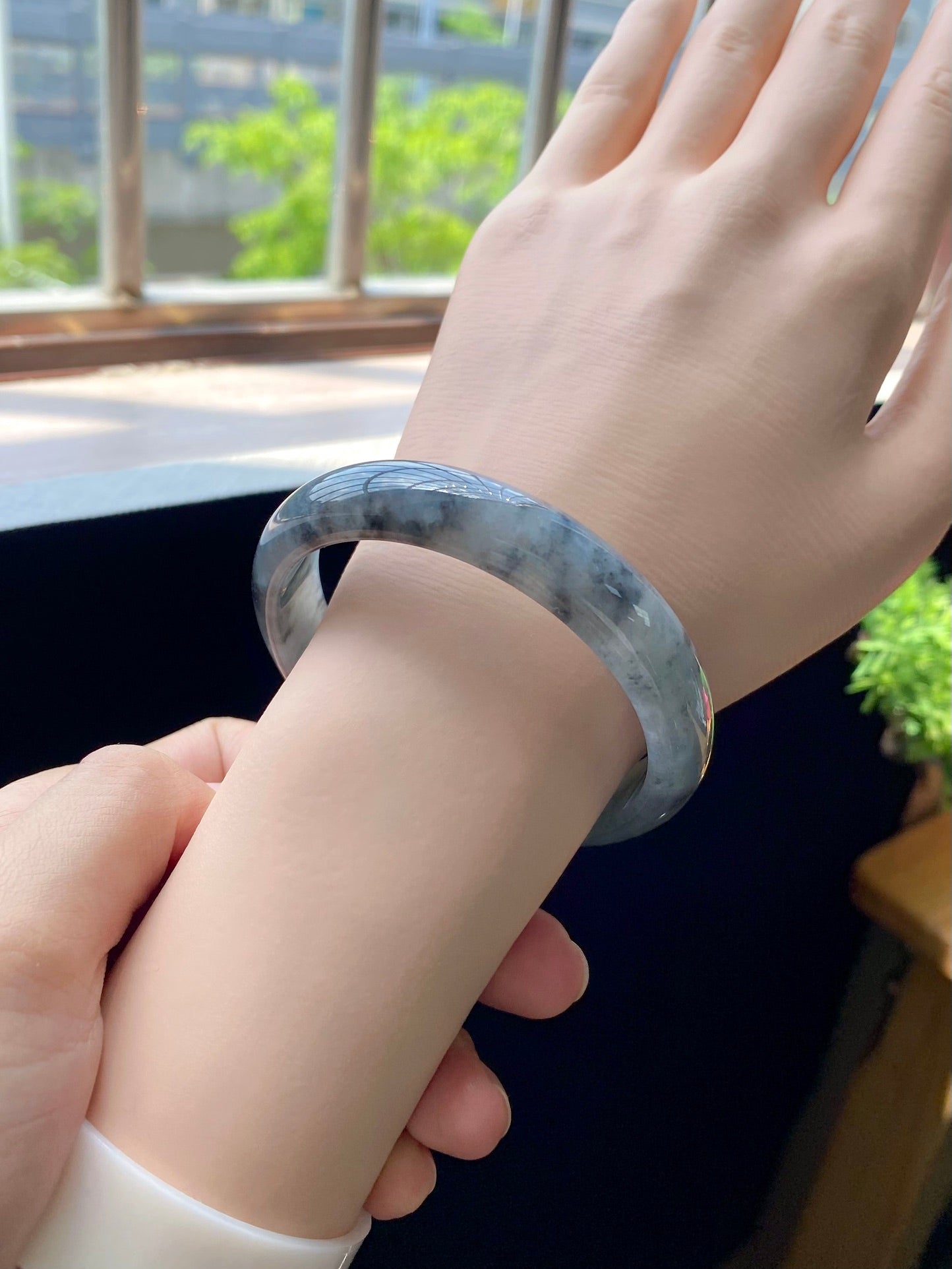 Ice Black Round Bangle (Finished) | Item No. HY-4992 | Size O57-12.5-6.9
