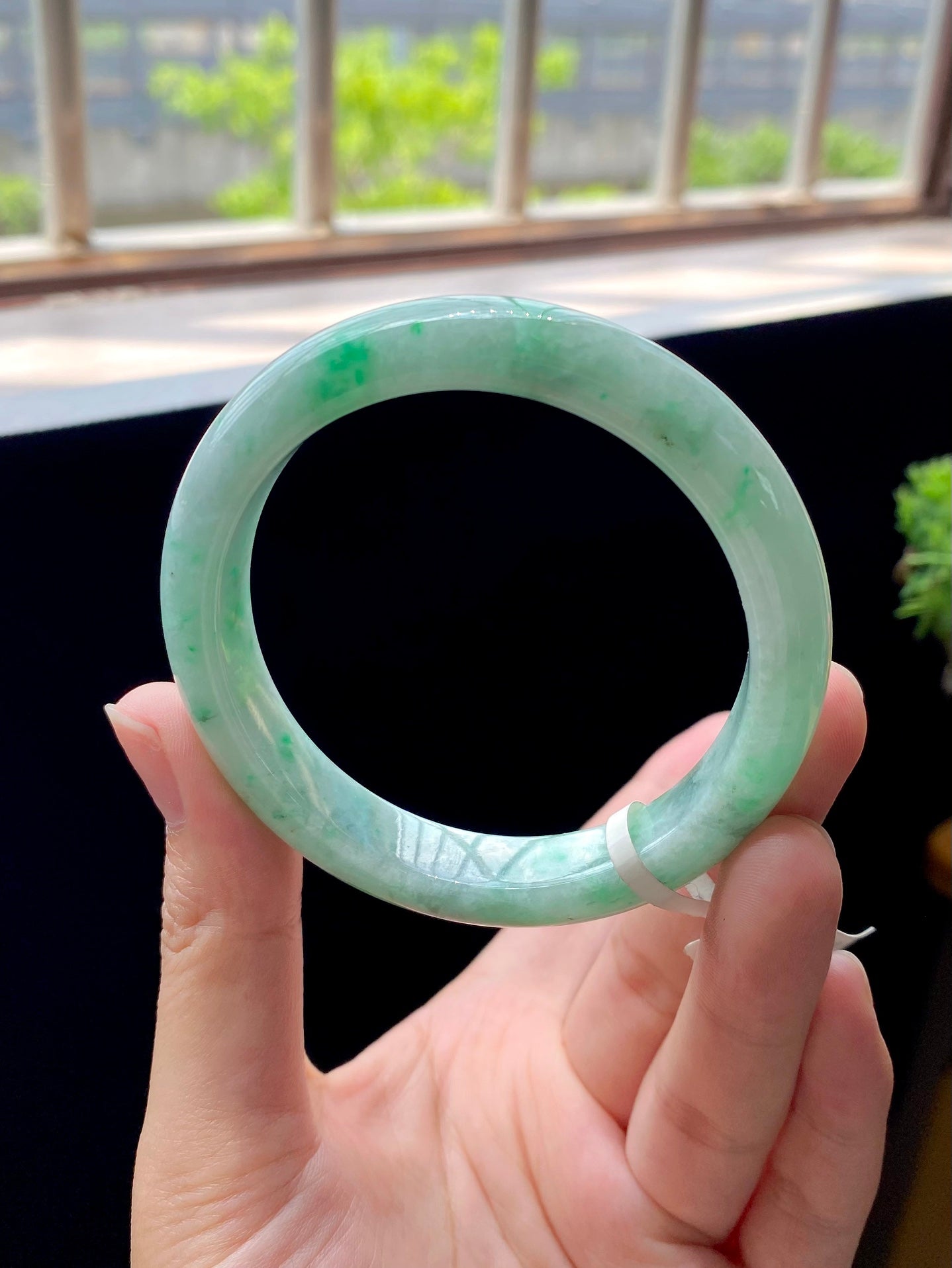 Green Floral Drifting Round Bangle (Finished) | Item No. HY-5385 | Size O55.8-11.8-8.2