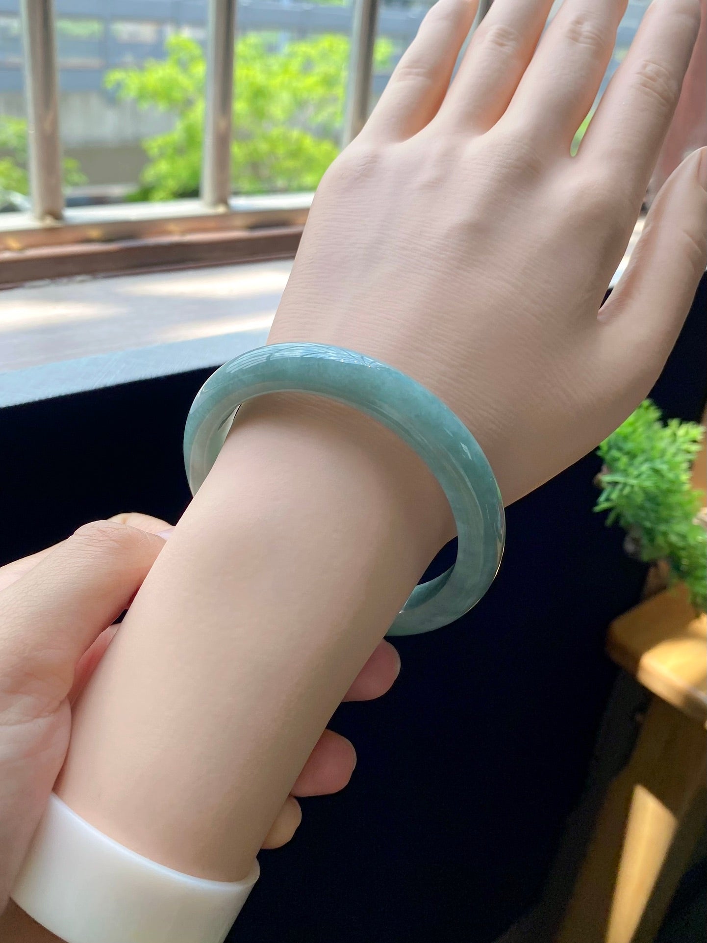 Lake Blue Round Bangle