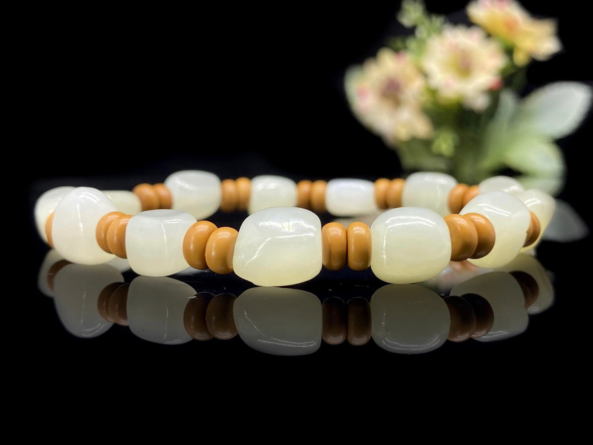Hetian Jade Free-Form Bracelet | 410mm+ in total length)
