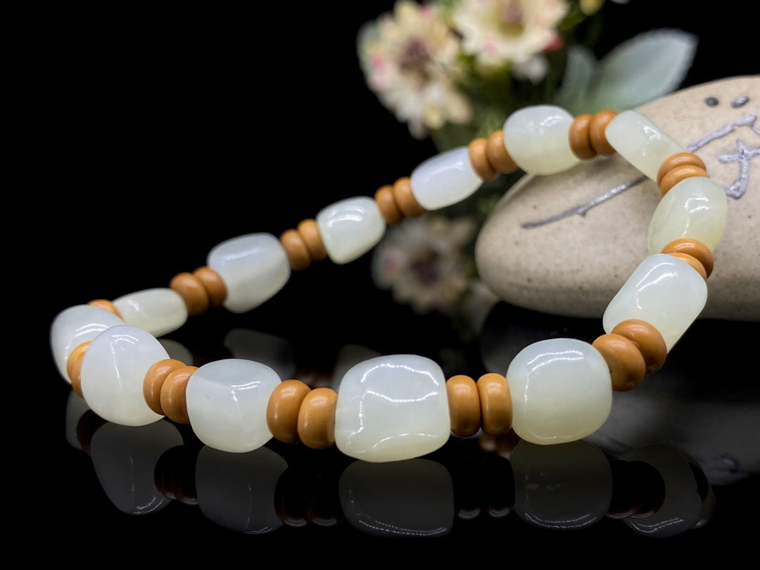 Hetian Jade Free-Form Bracelet | 410mm+ in total length)