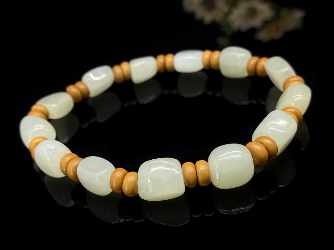 Hetian Jade Free-Form Bracelet | 410mm+ in total length)