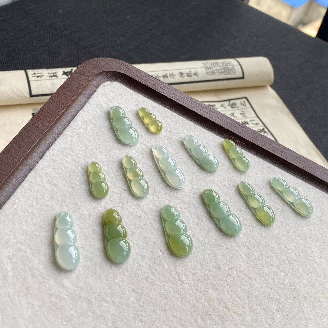 18K Gold Leaf Jadeite Pendant