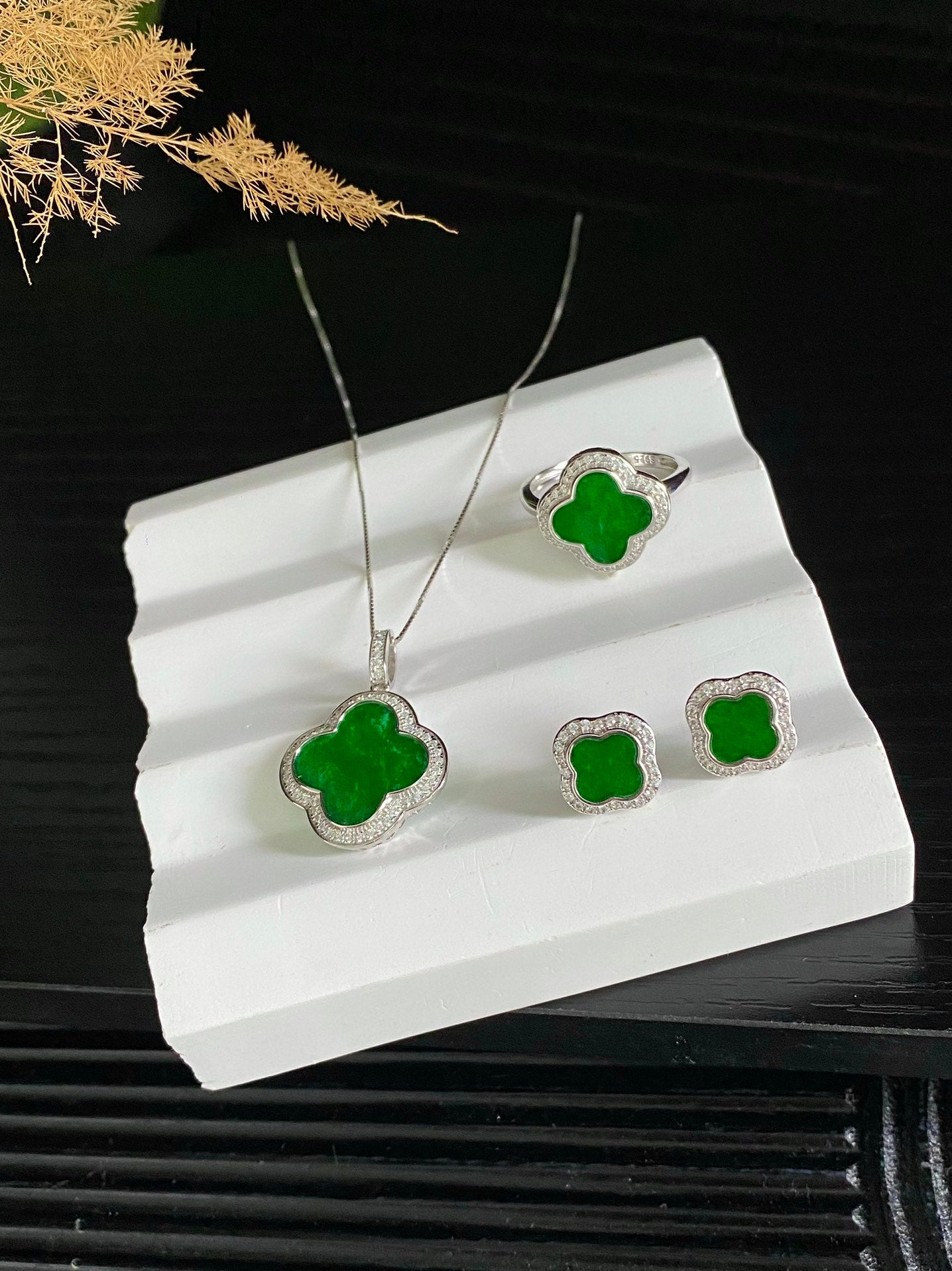 Full Green Clover 3-Piece Set