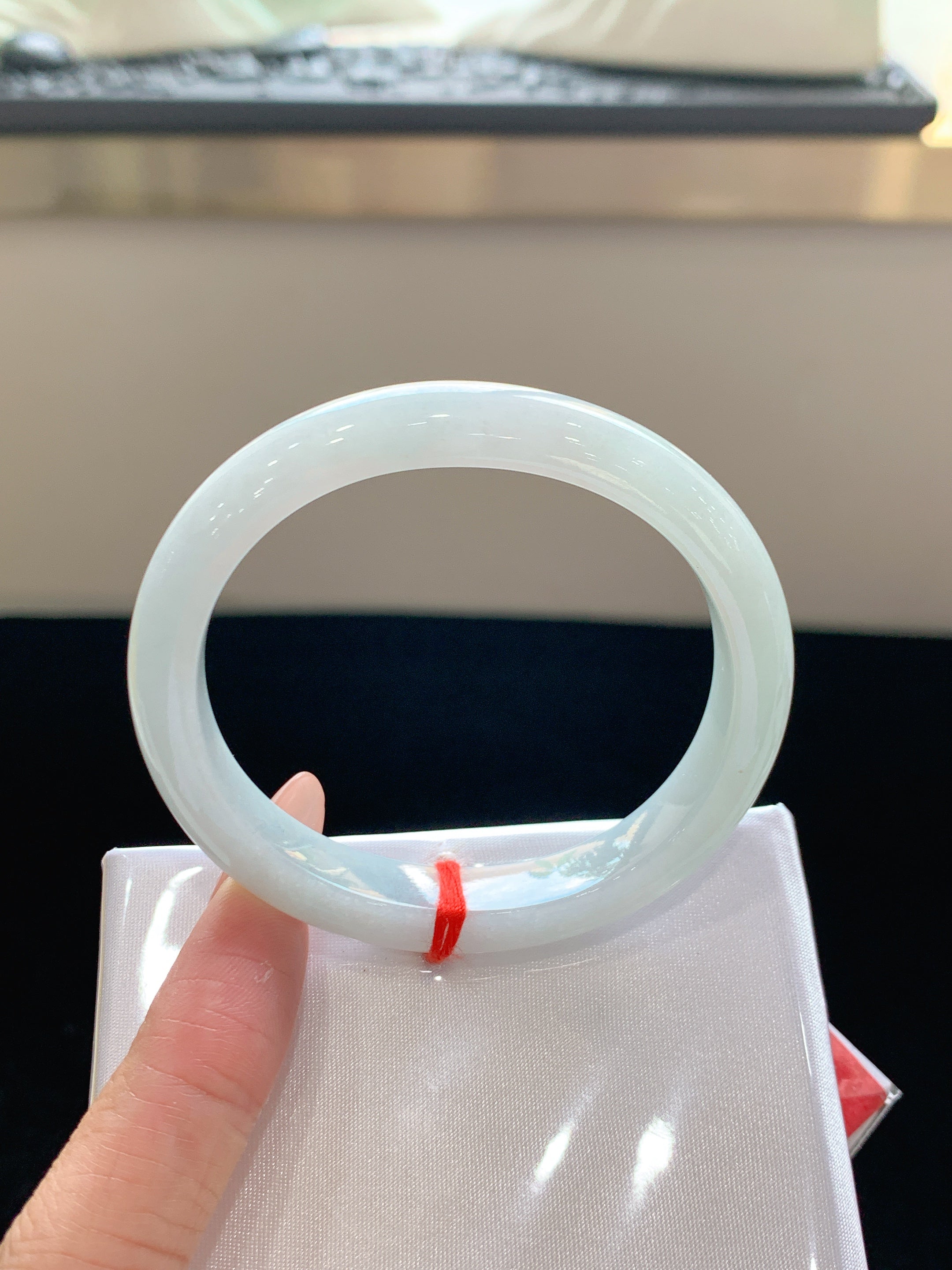 Large-Circumference Half-Mountain Water Finished Round Bangle