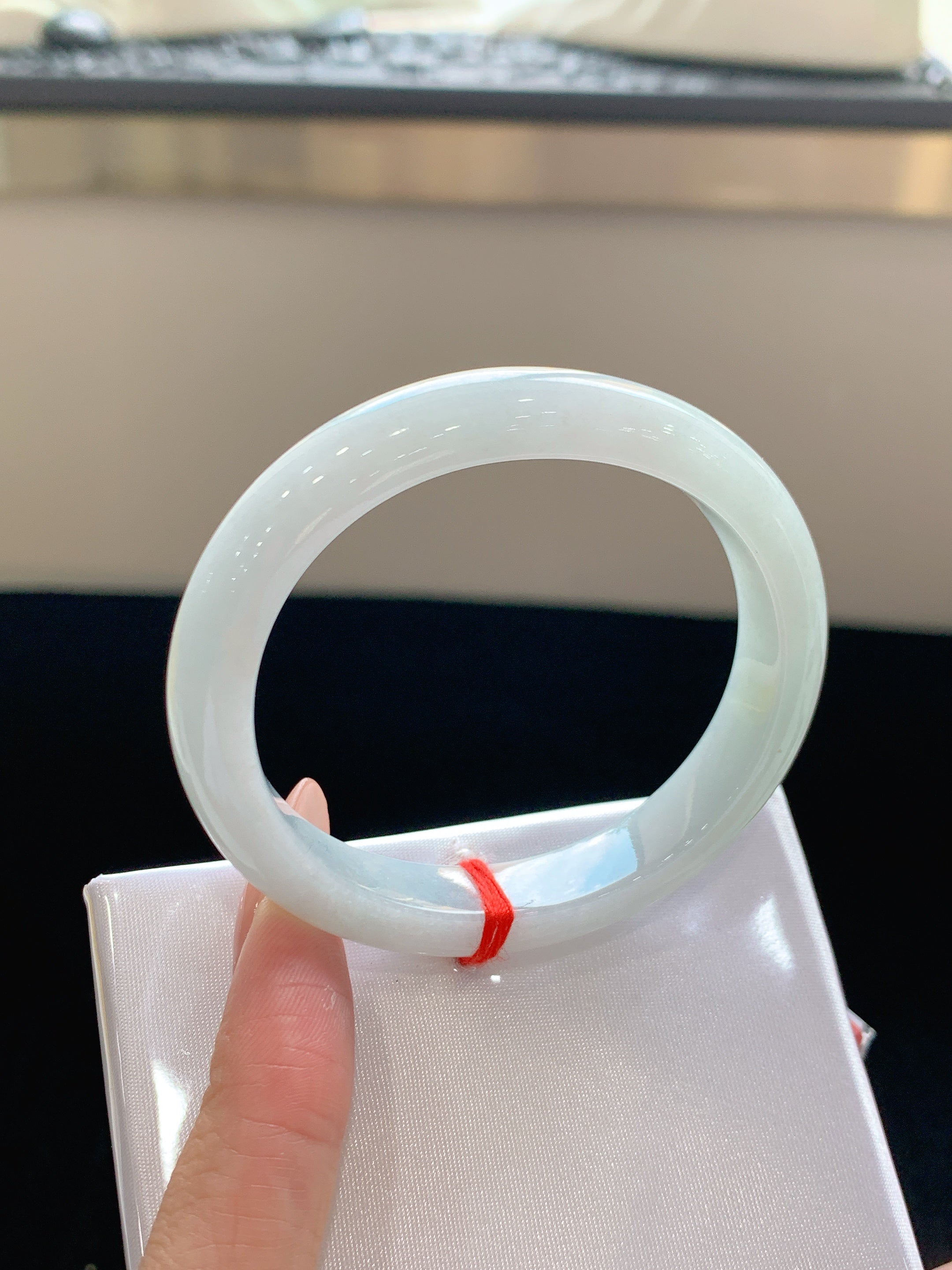 Large-Circumference Half-Mountain Water Finished Round Bangle