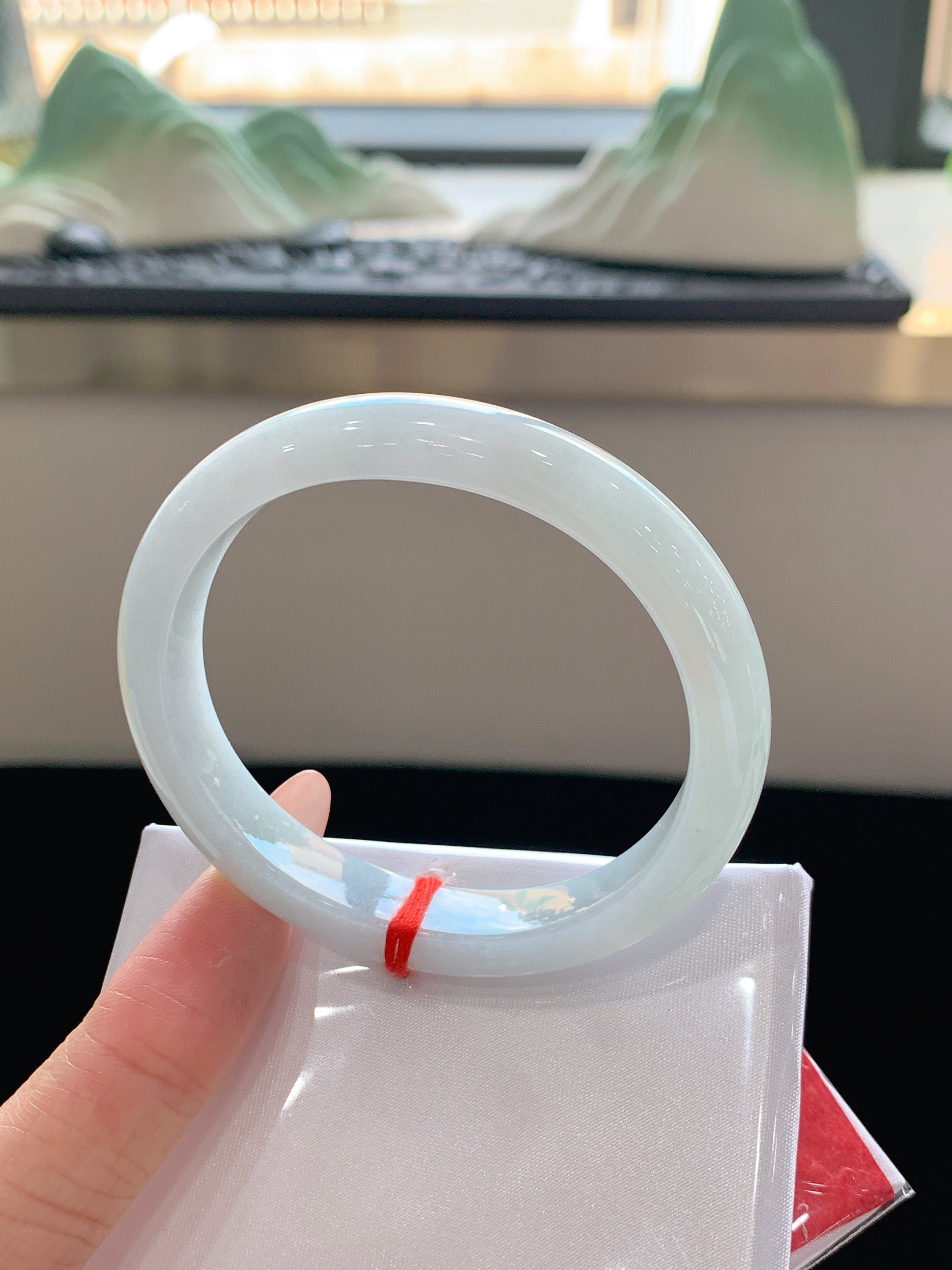 Large-Circumference Half-Mountain Water Finished Round Bangle