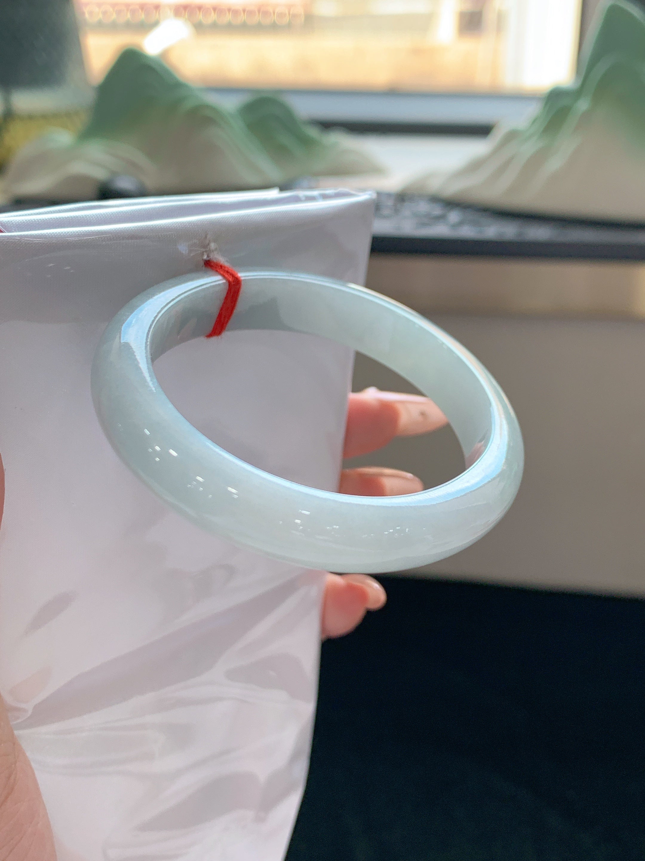 Large-Circumference Half-Mountain Water Finished Round Bangle