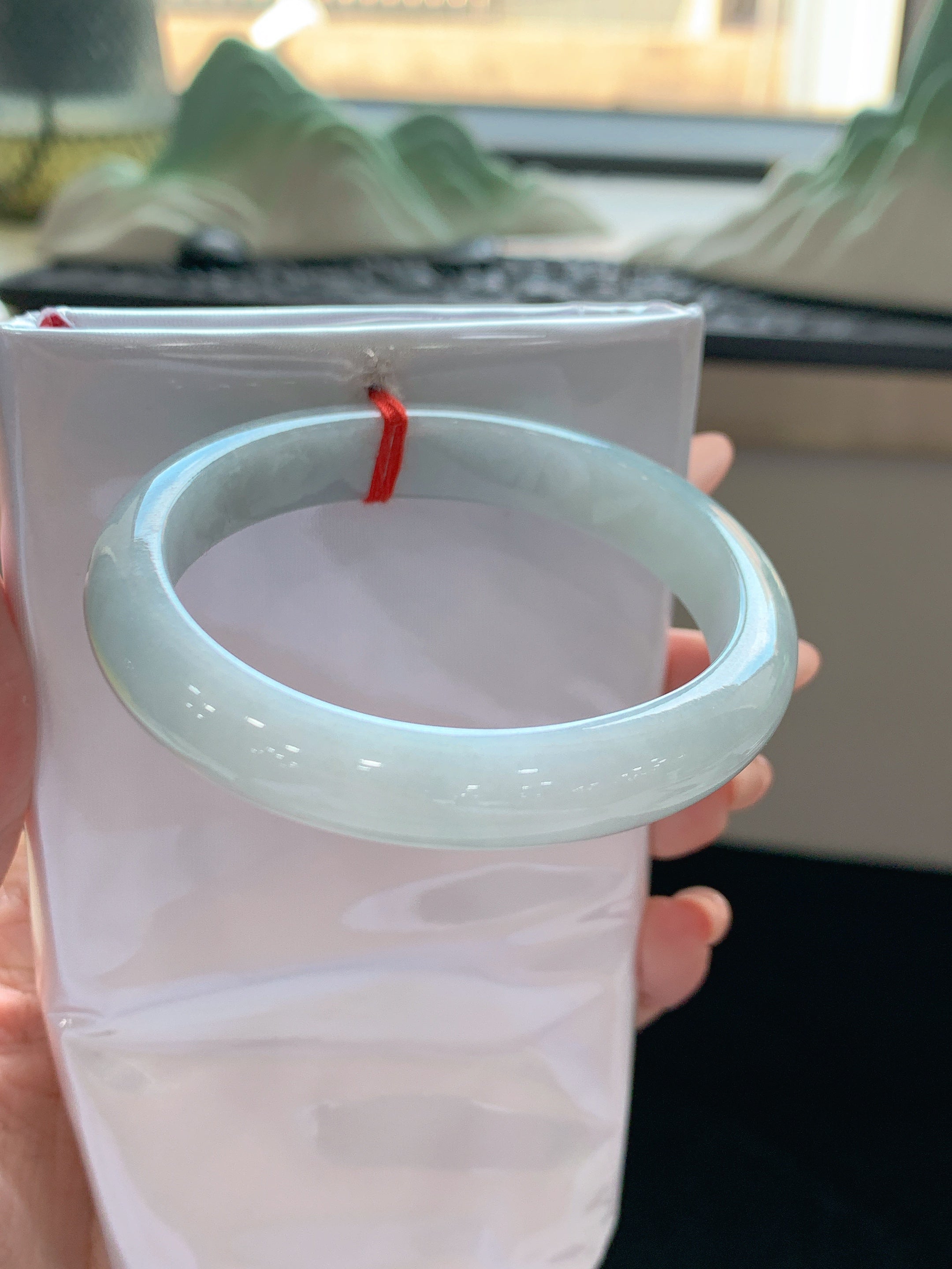 Large-Circumference Half-Mountain Water Finished Round Bangle