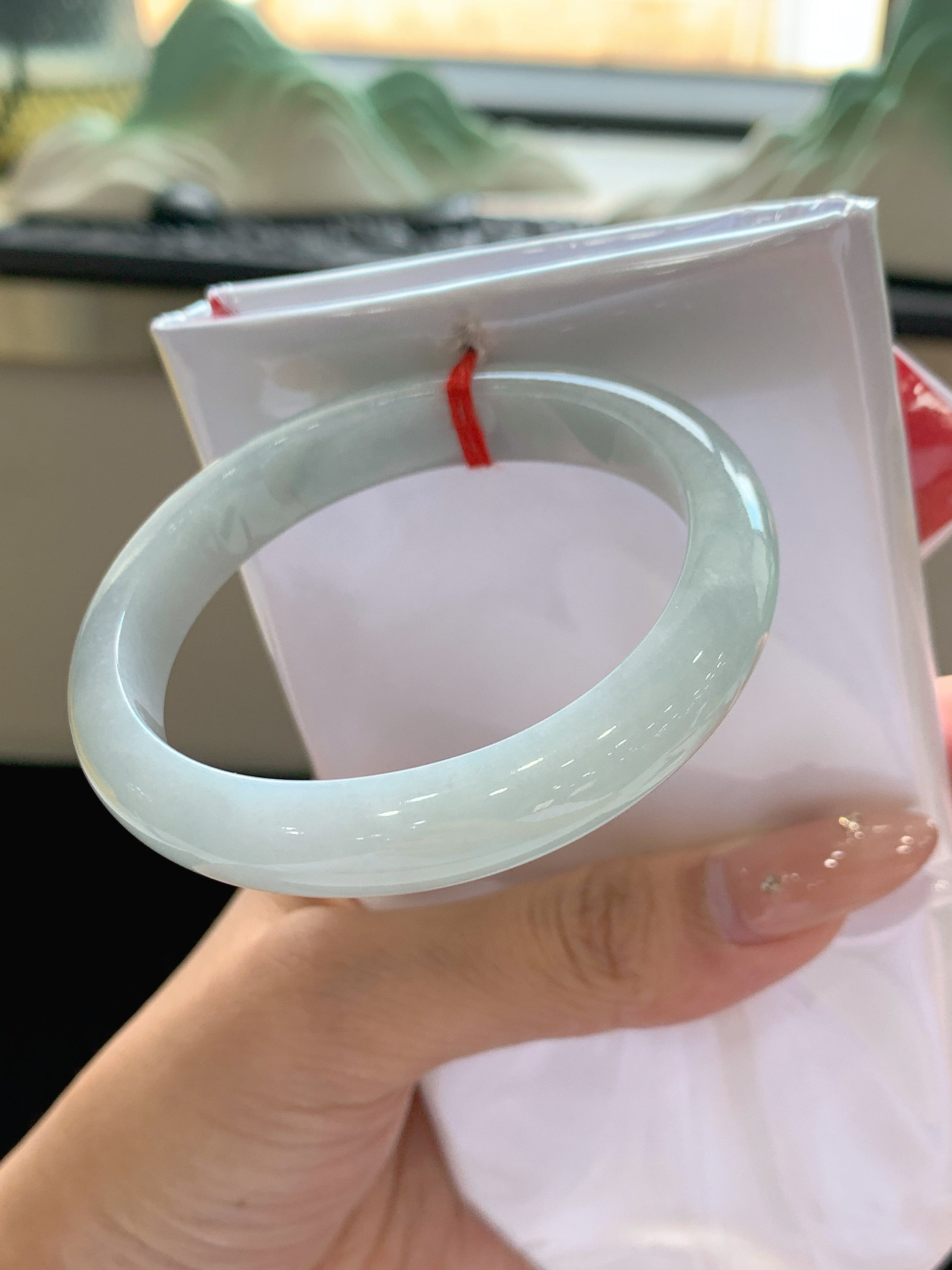 Large-Circumference Half-Mountain Water Finished Round Bangle