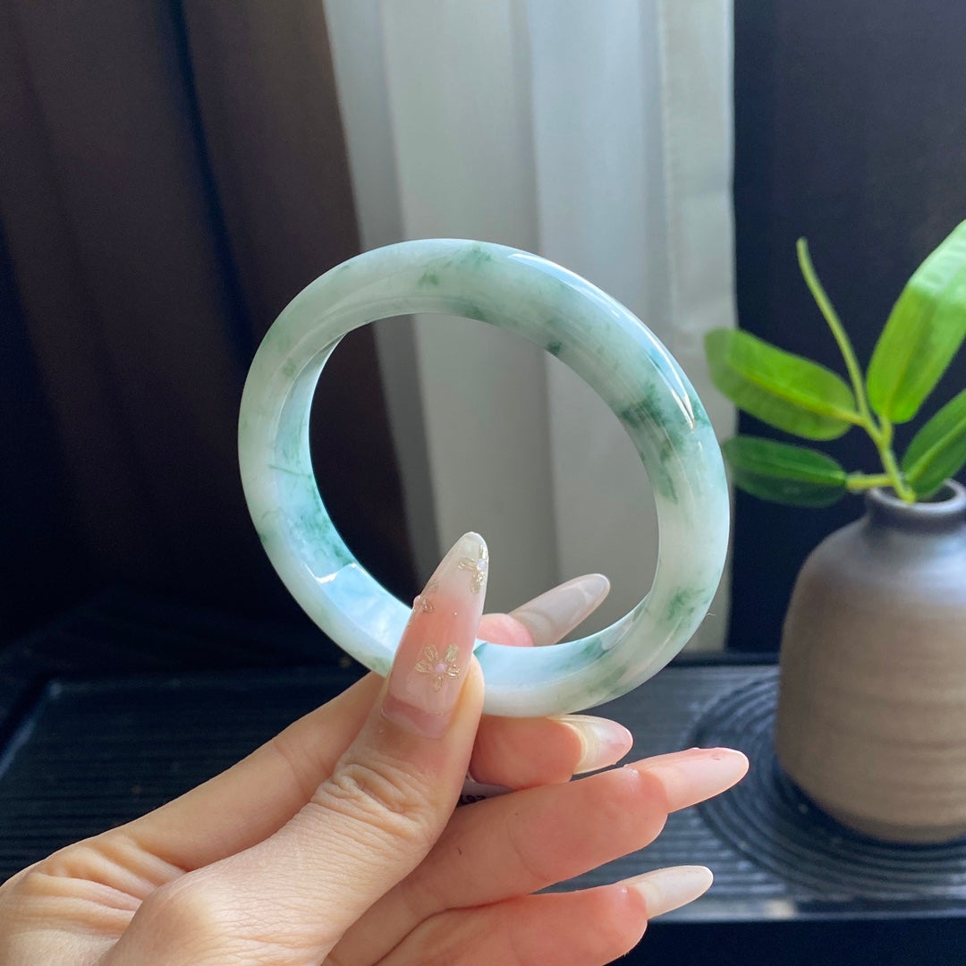 Jadeite Bangle with Full-Circle Drifting Green Patterns