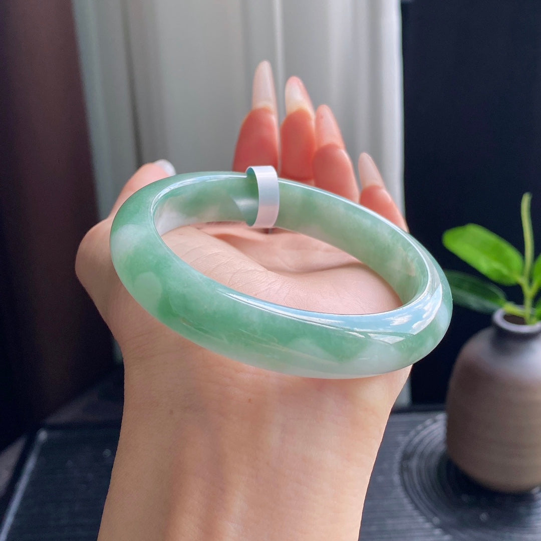 Lake-Green Jadeite Bangle