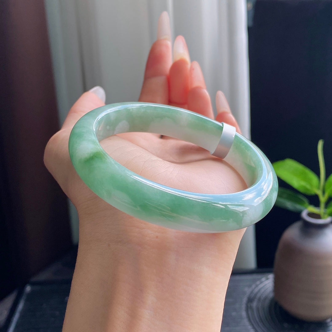 Lake-Green Jadeite Bangle