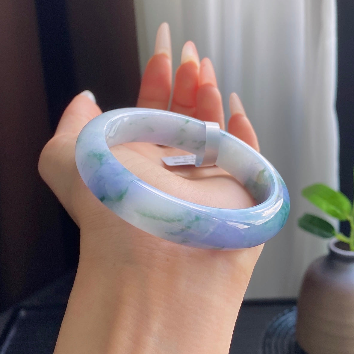 Distinctive Purple Jadeite Bangle with Drifting Patterns