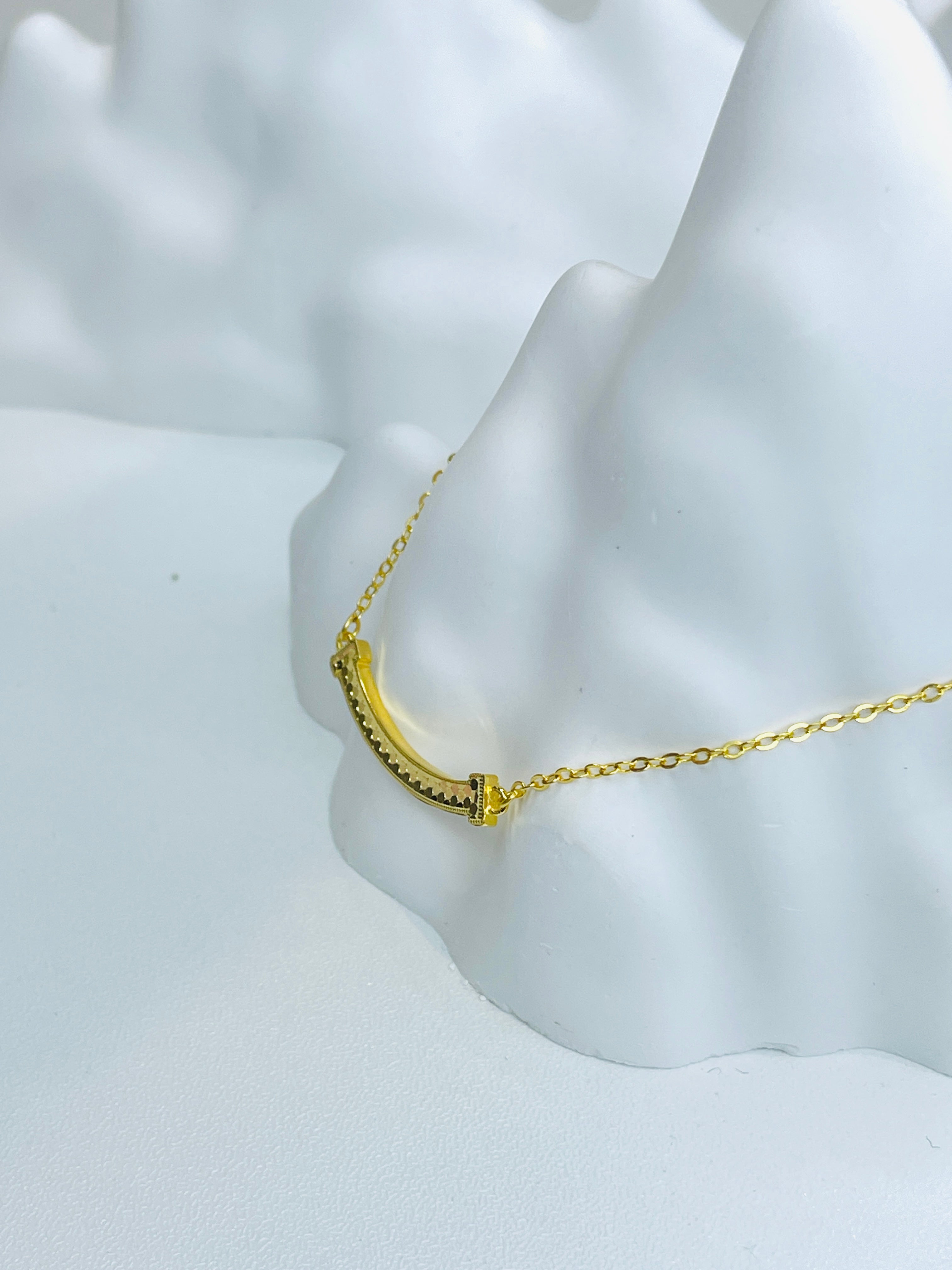 Gold Smiley Shard Ice-Inspired Necklace Set