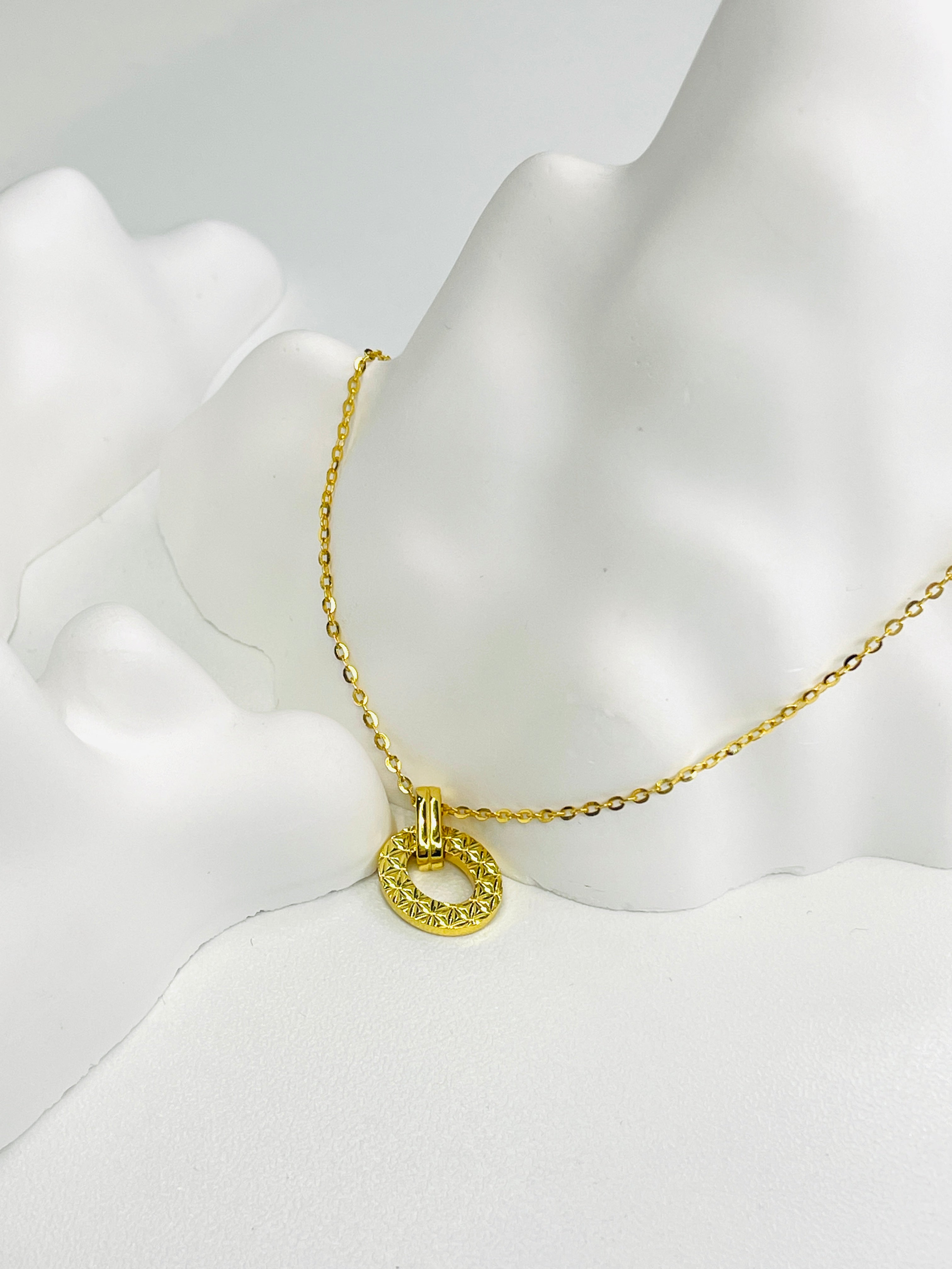 Gold Shard Ice-Inspired O-shaped Necklace Set