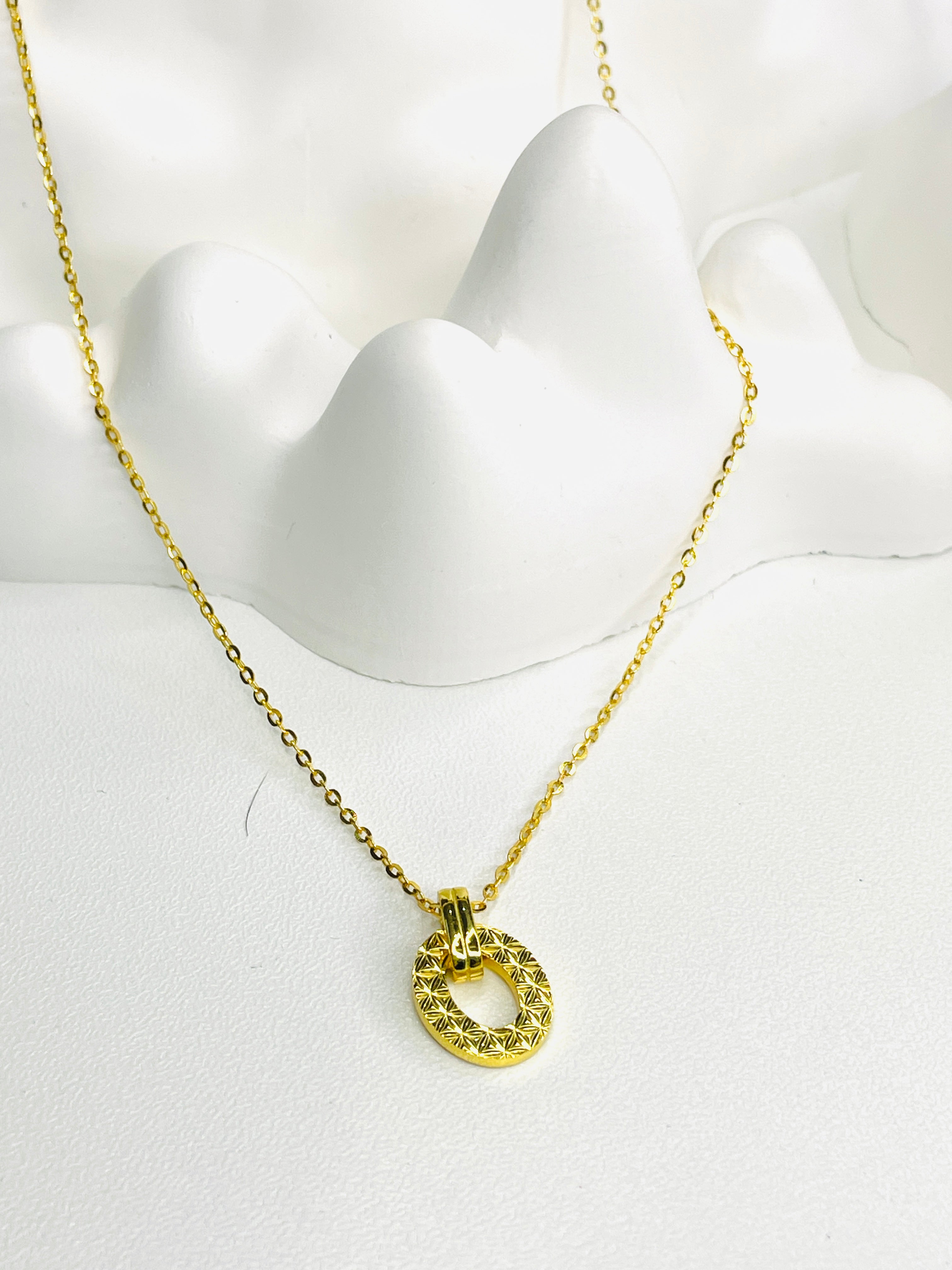 Gold Shard Ice-Inspired O-shaped Necklace Set