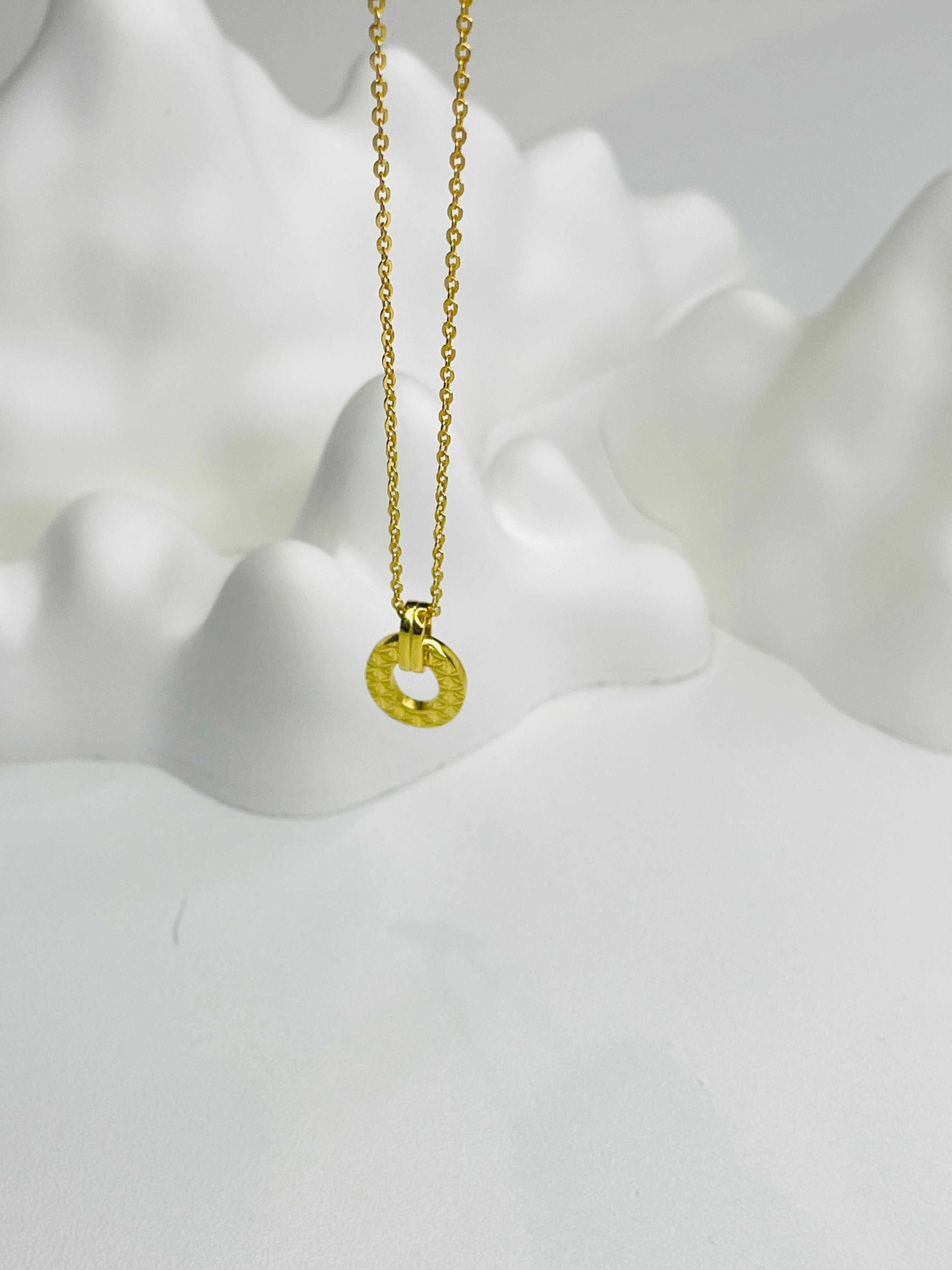 Gold Shard Ice-Inspired O-shaped Necklace Set