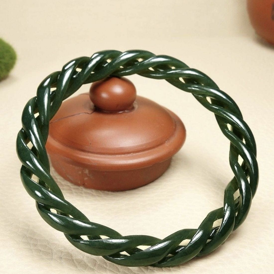 “Elegant Natural Hetian Jade Green Bangle – Hand-Carved Twist Design, Ice-Type Texture, Symbol of Grace and Serenity