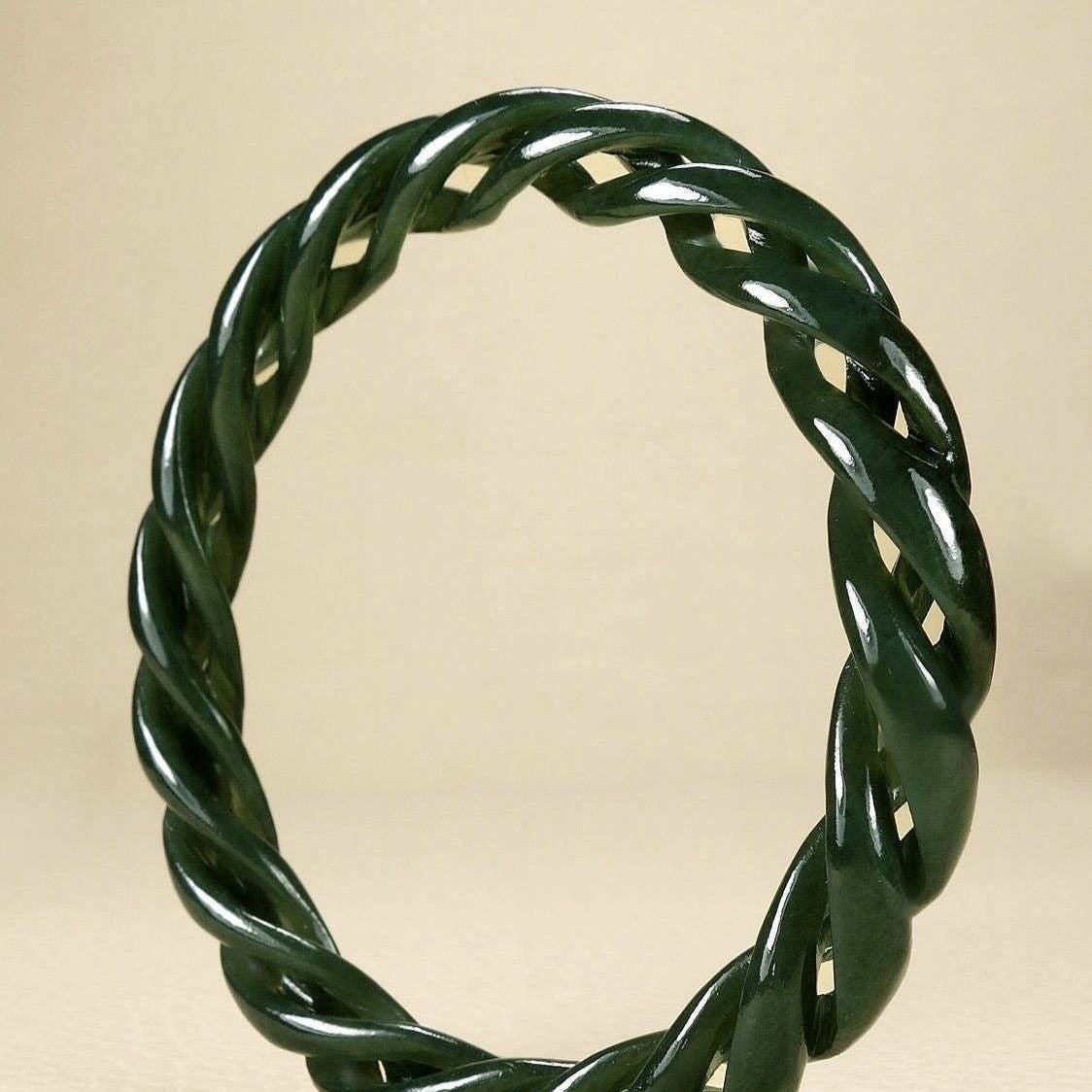 “Elegant Natural Hetian Jade Green Bangle – Hand-Carved Twist Design, Ice-Type Texture, Symbol of Grace and Serenity