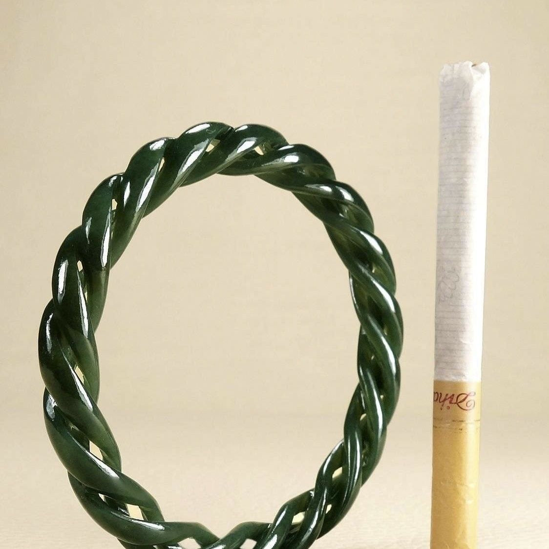 “Elegant Natural Hetian Jade Green Bangle – Hand-Carved Twist Design, Ice-Type Texture, Symbol of Grace and Serenity