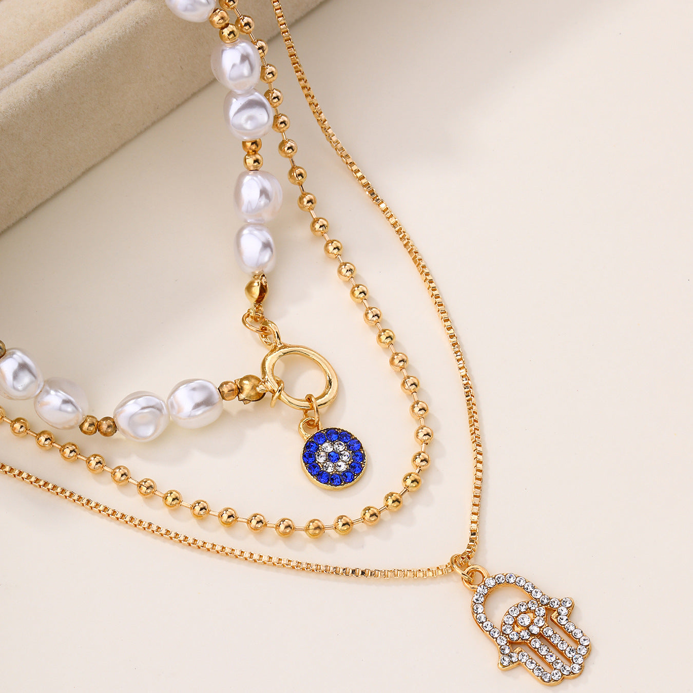Alloy Inlaid Diamond Pendant Pearl Necklace