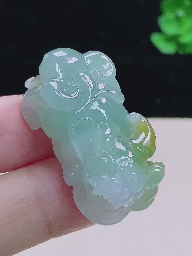 Load video: Green-Flecked Jadeite Wealth-Attracting Pixiu