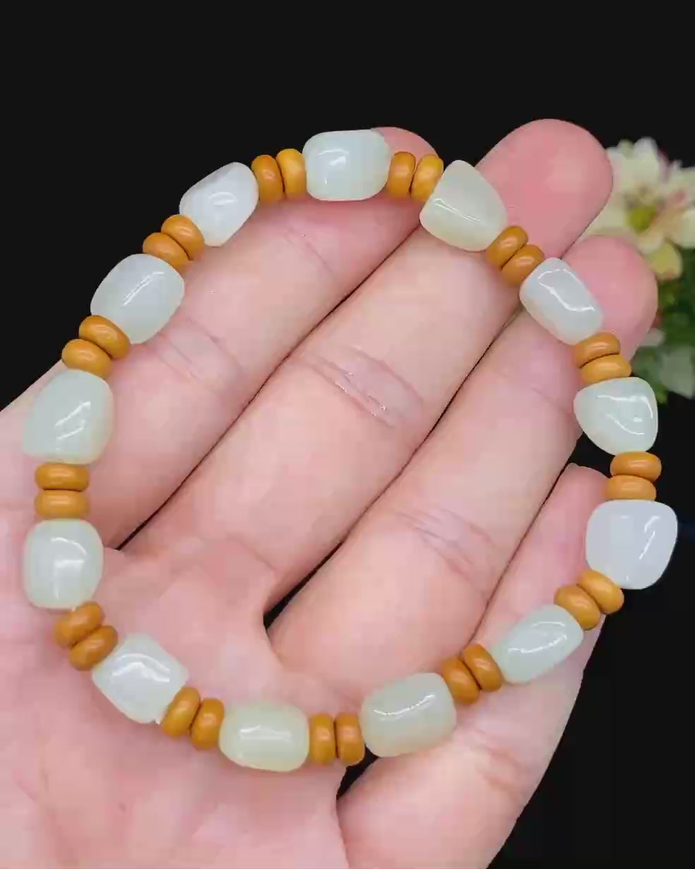 Load video: Hetian Jade Free-Form Bracelet | 410mm+ in total length)