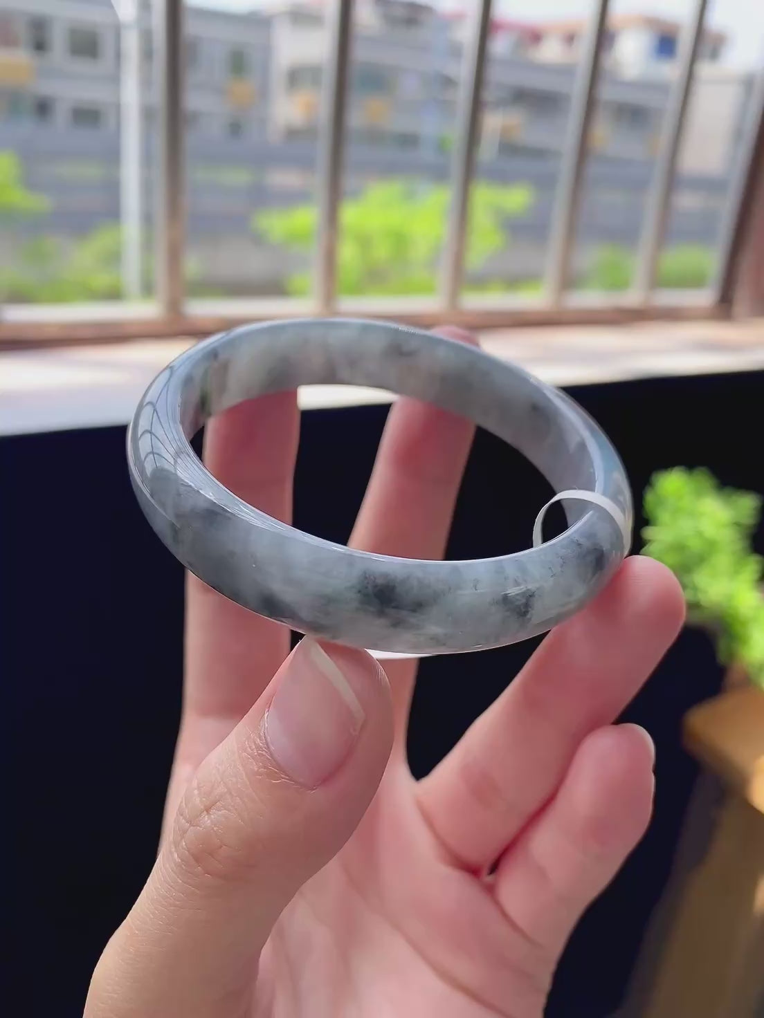 Load video: Ice Black Round Bangle (Finished) | Item No. HY-4992 | Size O57-12.5-6.9