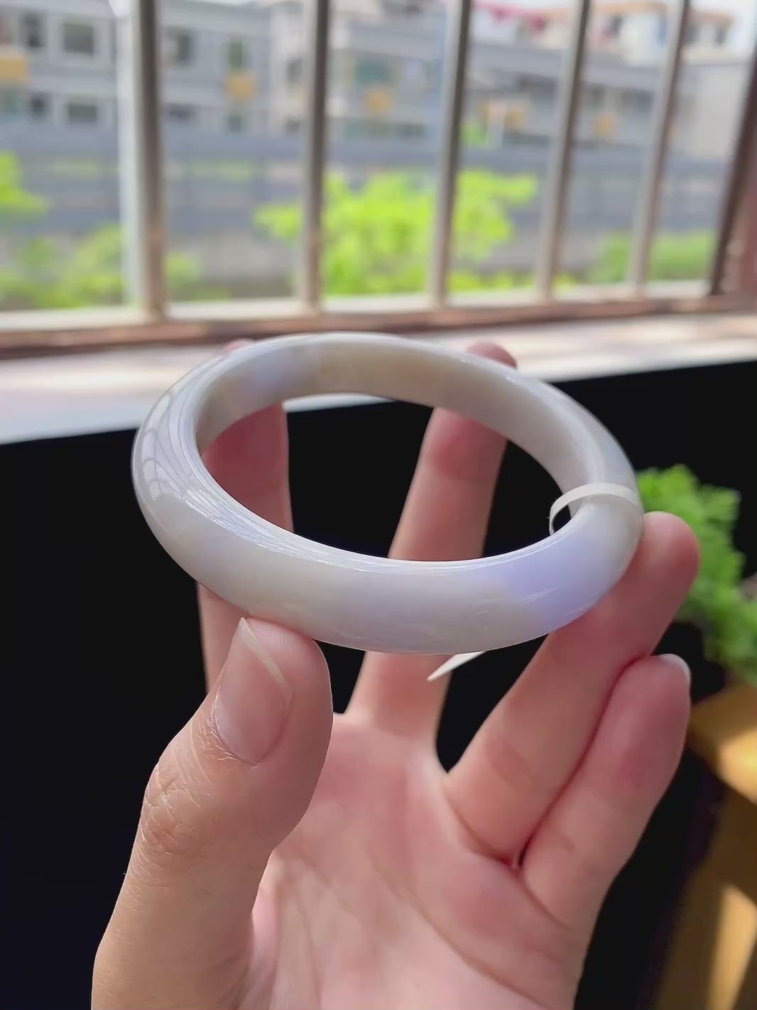 Load video: Violet Round Bangle (Sand Pits Special Offer) | Item No. HY-5054O | Size O57.5-112-8.7 |