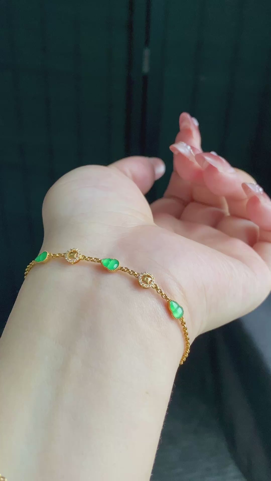 Load video: 18K Gold Jadeite Gourd Bracelet