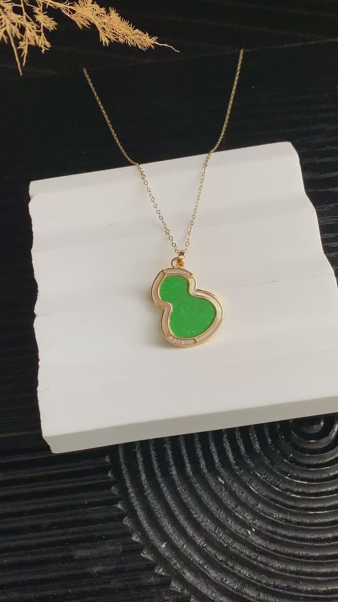 Load video: S925 Silver Full Green Gourd Pendant