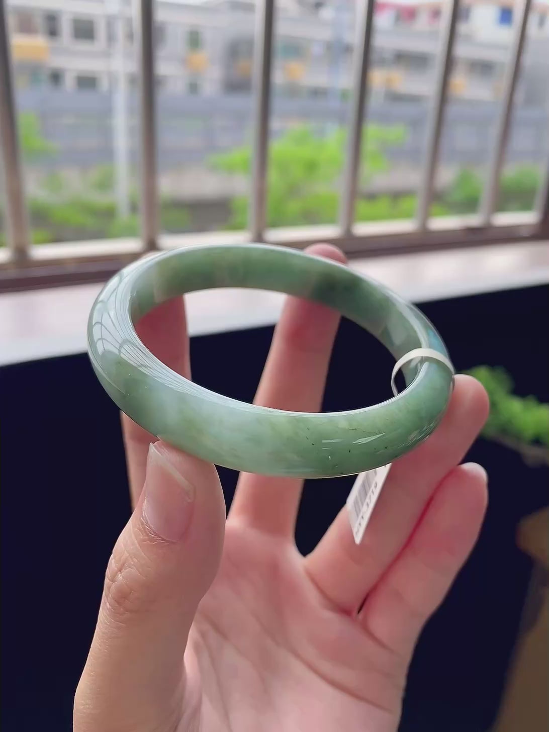 Load video: Lake Green Round Bangle (Finished, Crack Special Offer) | Item No. HYY-3719 | Size O59-118-8